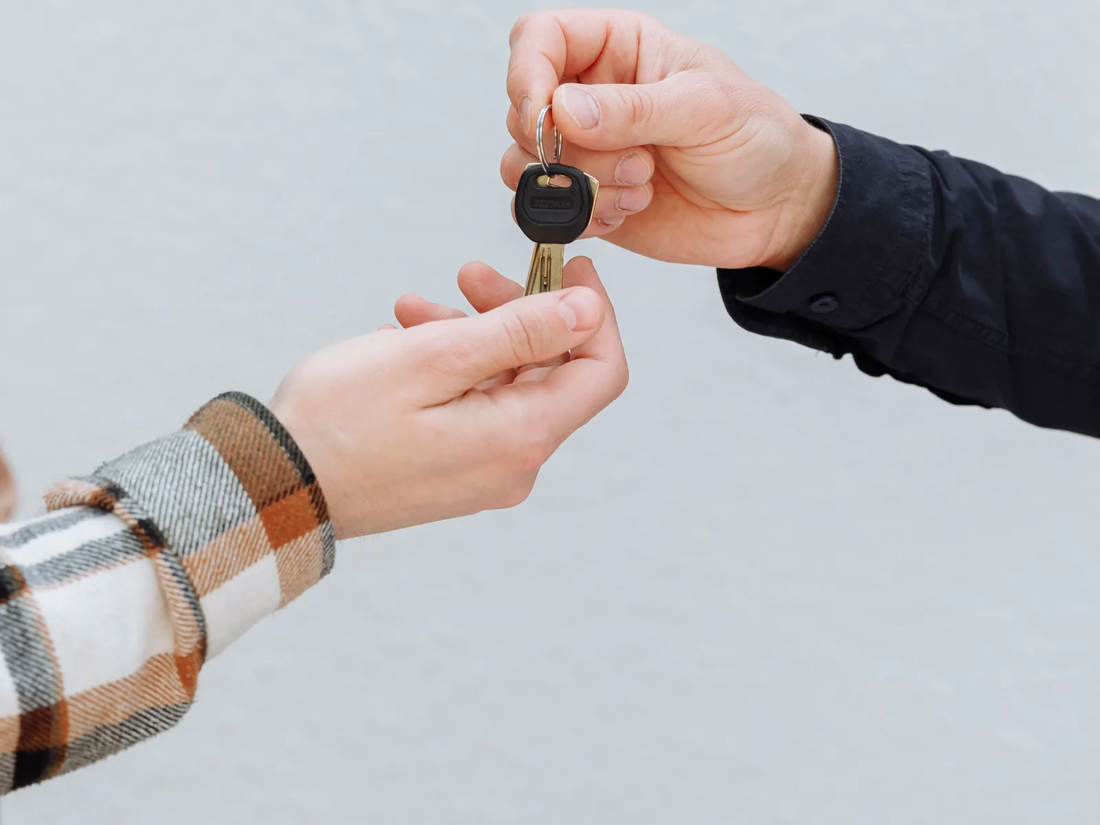 Remise de clés lors de la livraison d’une voiture